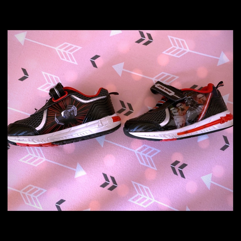 STAR WARS Velcro toddler sneakers size (7)
